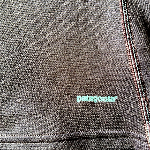 Patagonia Half-zip base layer lightweight berry wine burgundy color women's sz S - Picture 3 of 7